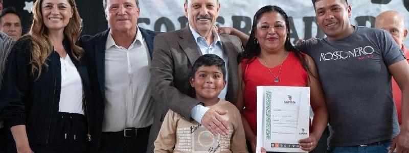 QUINTELA ENTREGÓ MÁS DE 200 ESCRITURAS EN CHILECITO Y REAFIRMÓ EL COMPROMISO DE LA PROVINCIA CON LA…